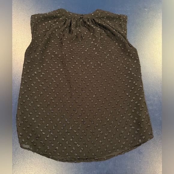 French Connection Black w/Blk Shimmery Polka Dot Sleeveless Open V Front Blouse - Picture 6 of 7